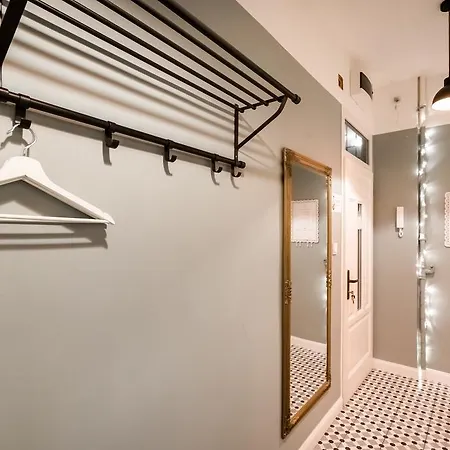 Apartment Bpr Charming Design With Balcony, A/c