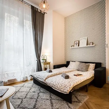 Bpr Charming Design With Balcony, A/c *