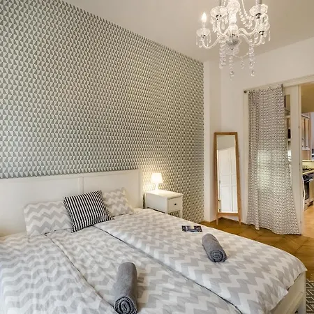 Bpr Charming Design With Balcony, A/c Budapest