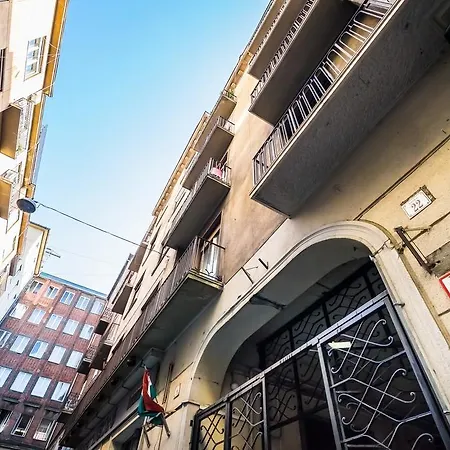 Bpr Charming Design With Balcony, A/c Budapest